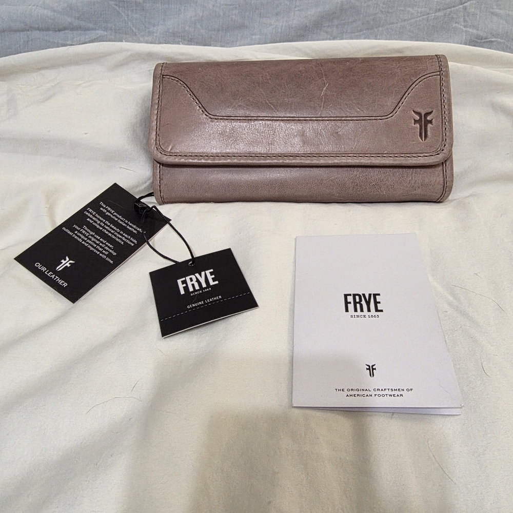 NWT Frye Mellisa Leather Wallet